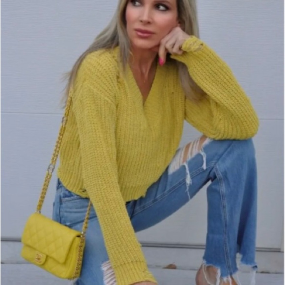 Le Lis Collection yellow distressed oversized cropped sweater. Size small. - Picture 1 of 6